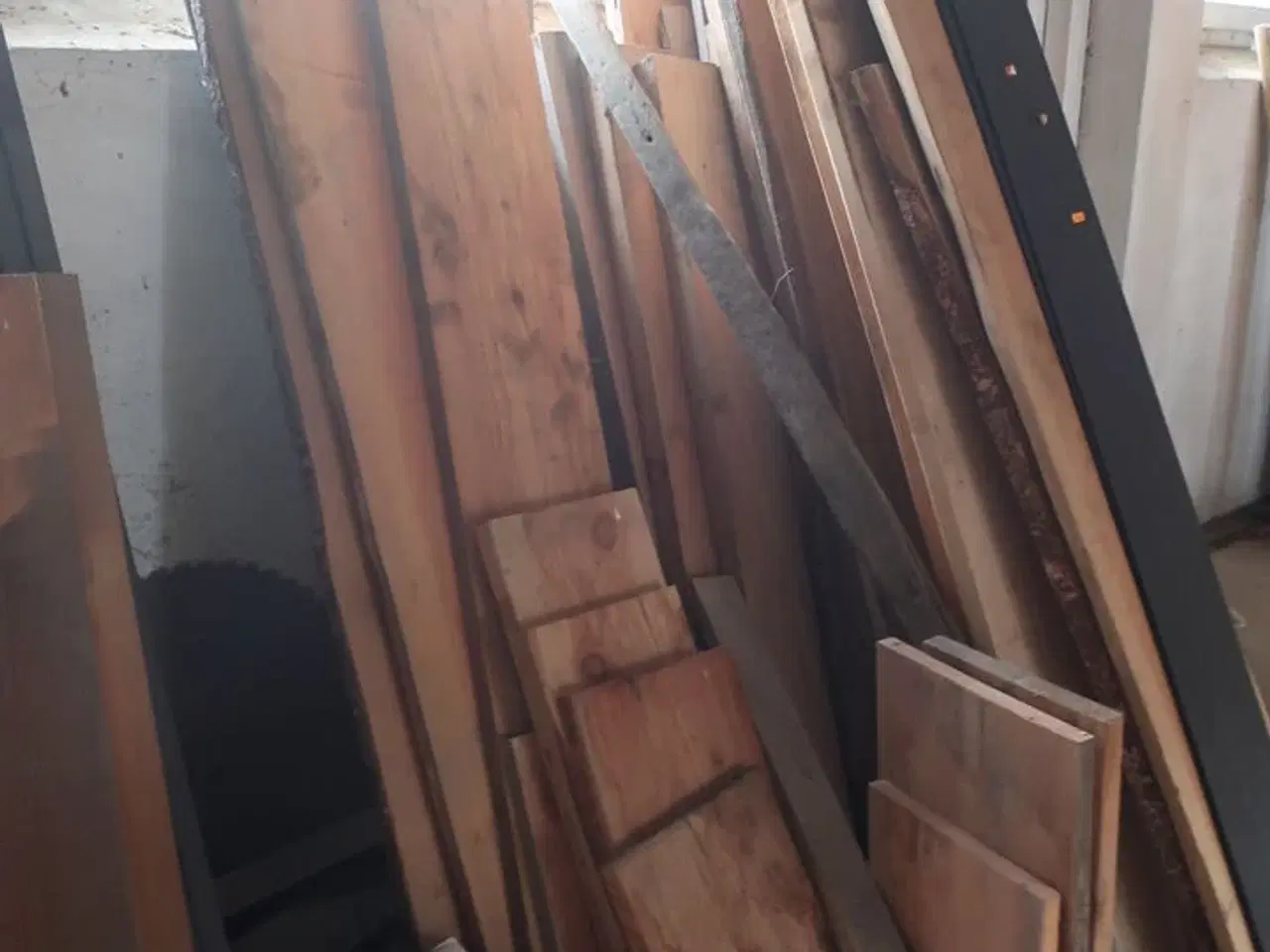 Billede 4 - Div. Træ, hegn, værktøj, løftestroppe, buskrydder m.m.