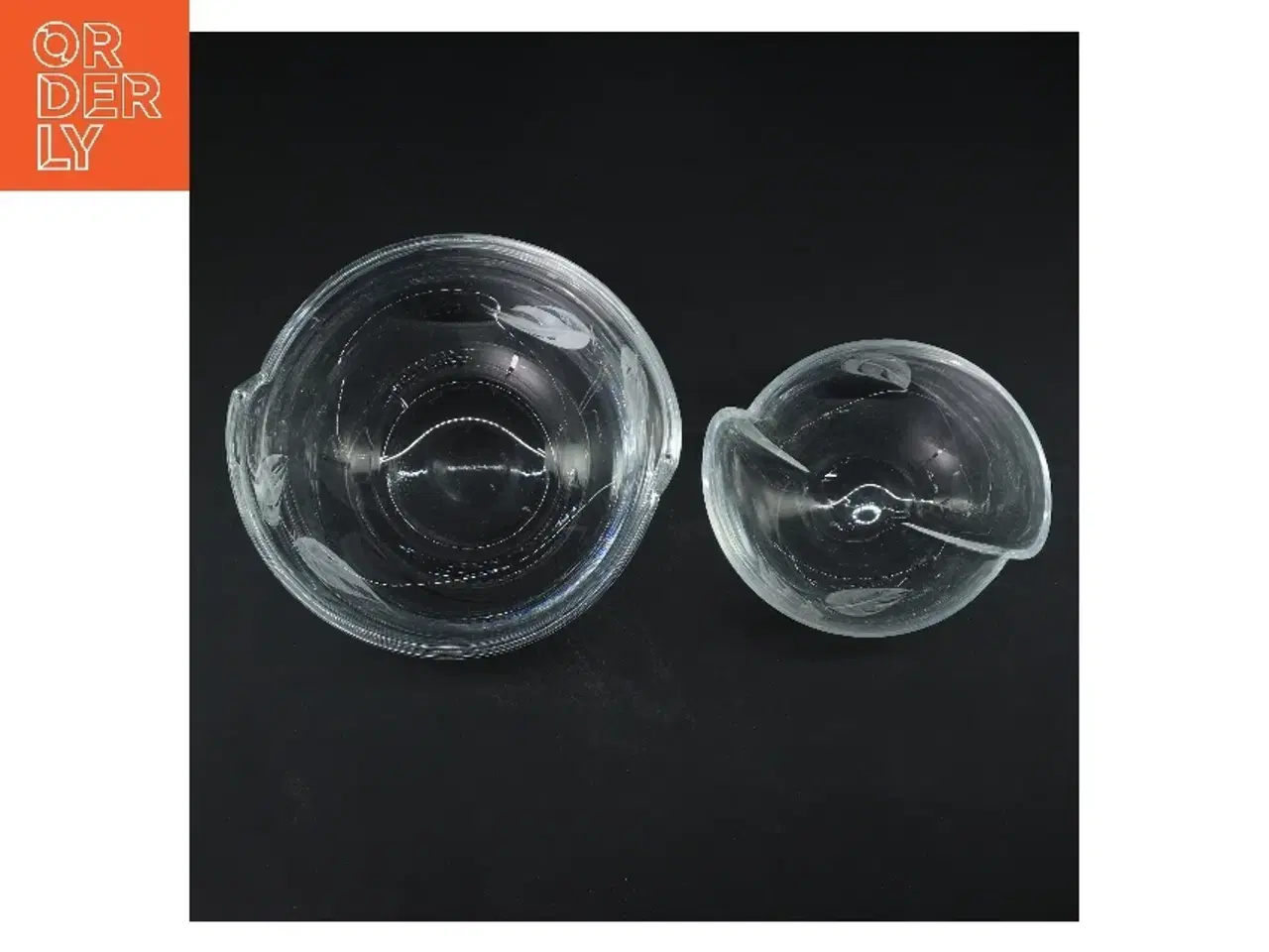 Billede 3 - Glas skåle med bladmotiv (str. Ø 16,5 & 13,5 cm)