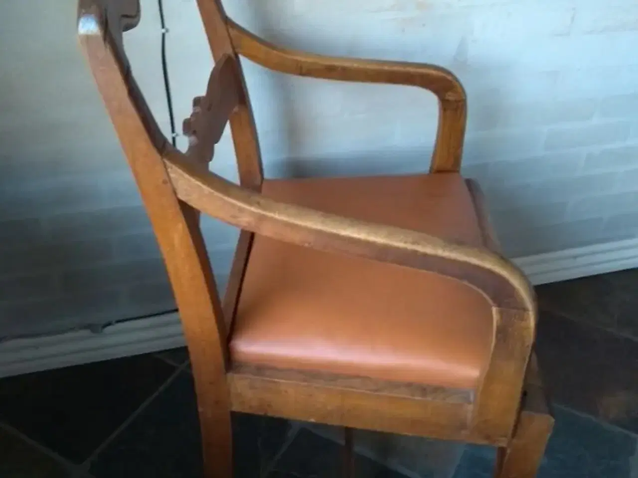 Billede 3 - Gamle stol med læder betræk