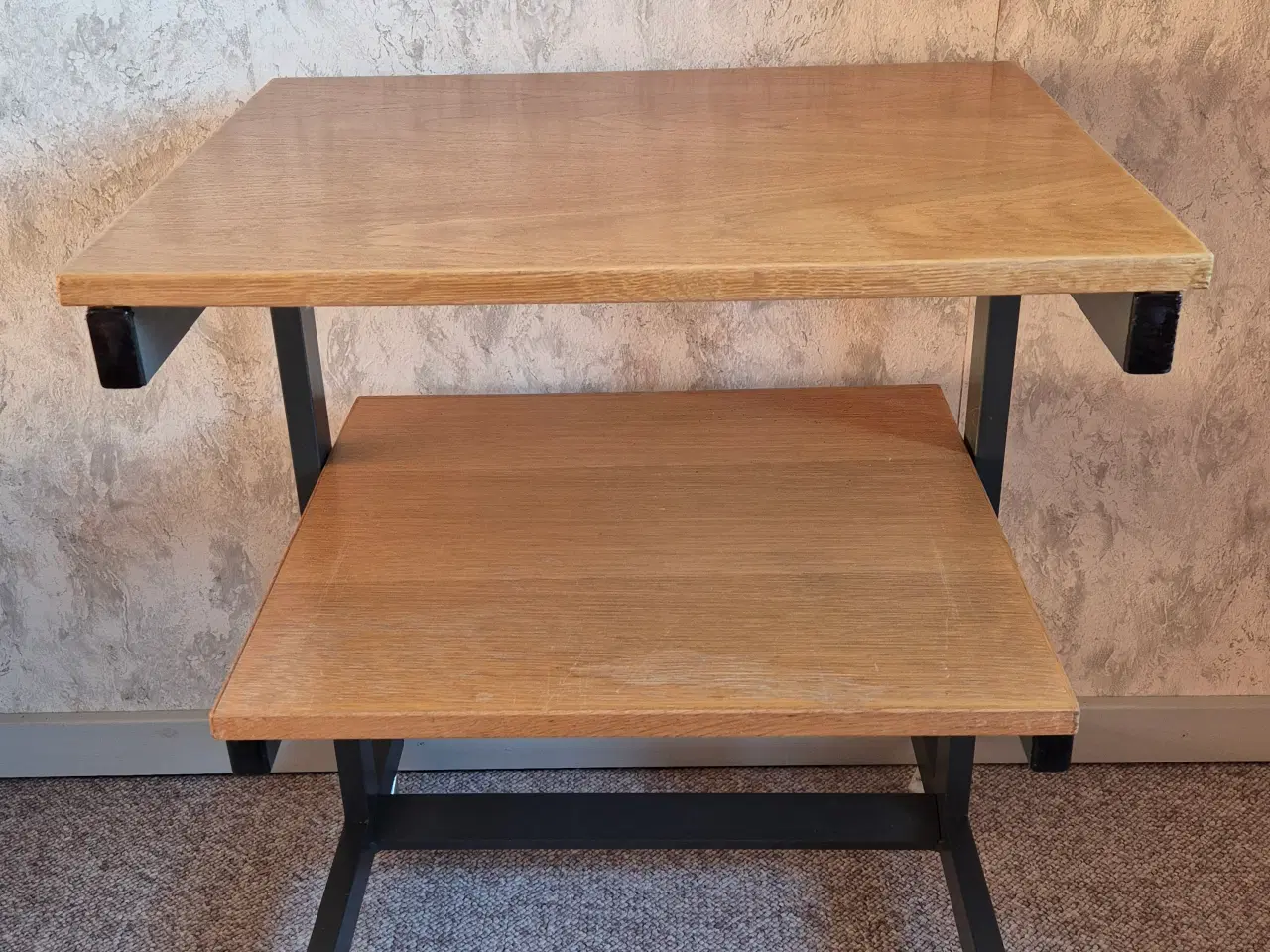 Billede 1 - Egetræsbord med hylde til printer og lignende