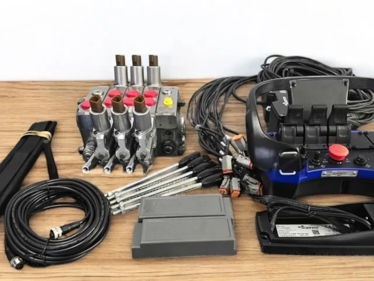 Billede 1 - Walvoil DPX100 3 sektioner + radiofjernbetjening