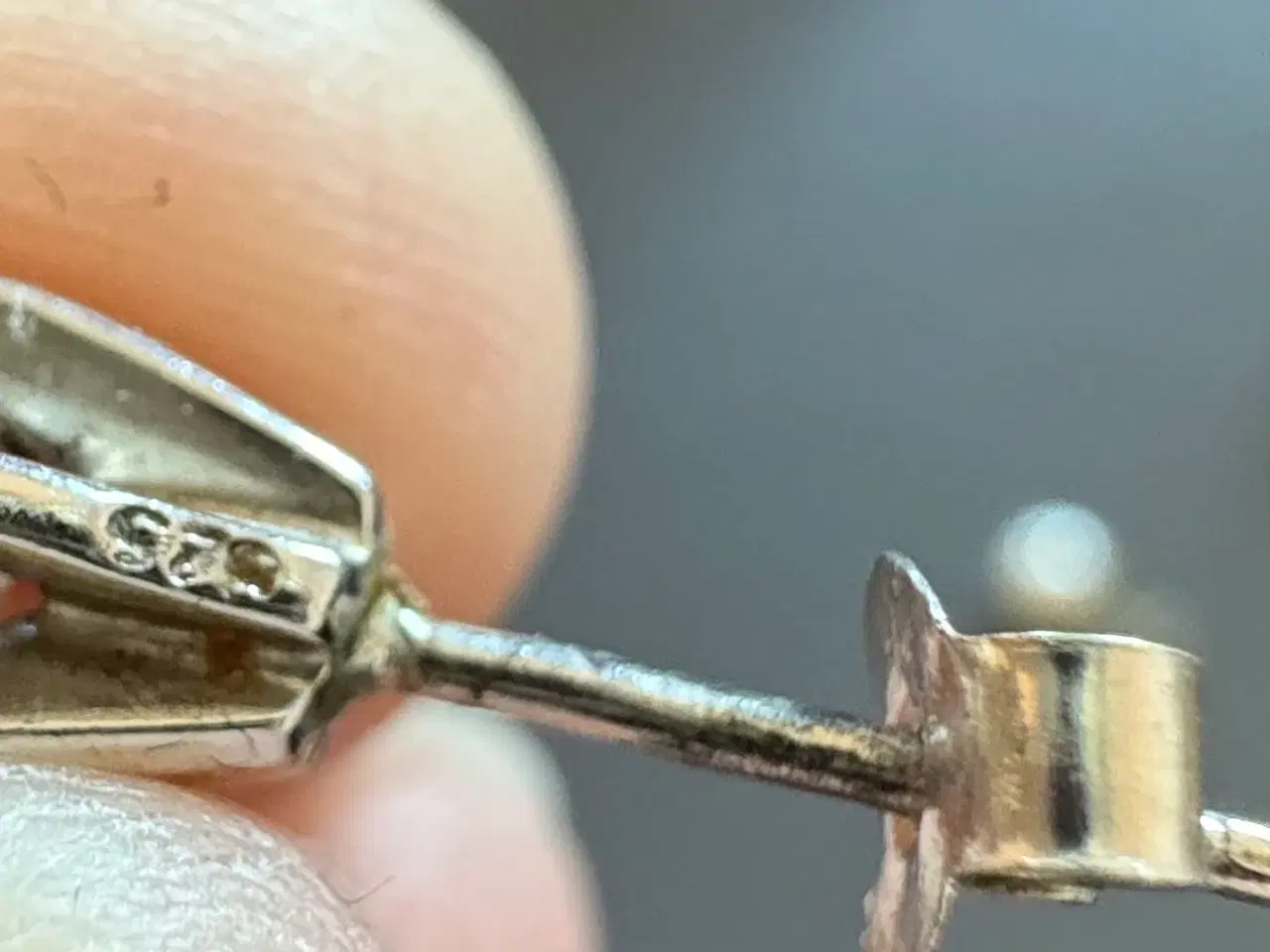 Billede 4 - Ørestikker i 14 kt. Diamant er 0,50 