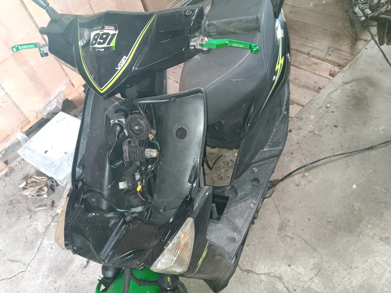Billede 1 - Scooter dele, alt skal væk. Sælges billigt. 