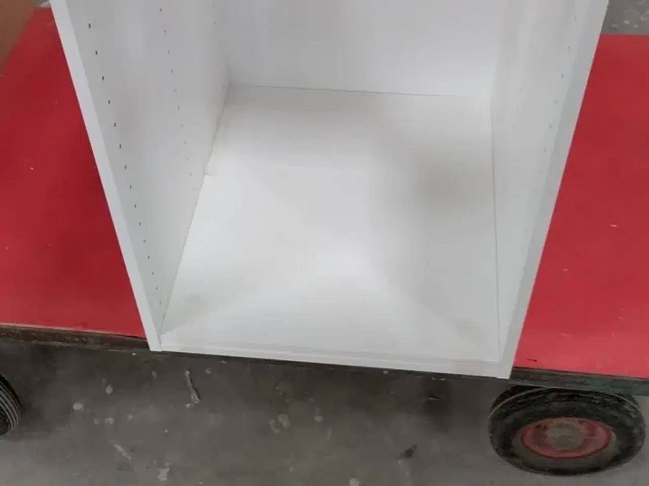 Billede 8 - 4 stk. usamlet underskabe H: 70,4 x B: 50 x D: 58,1 med 4 hylder