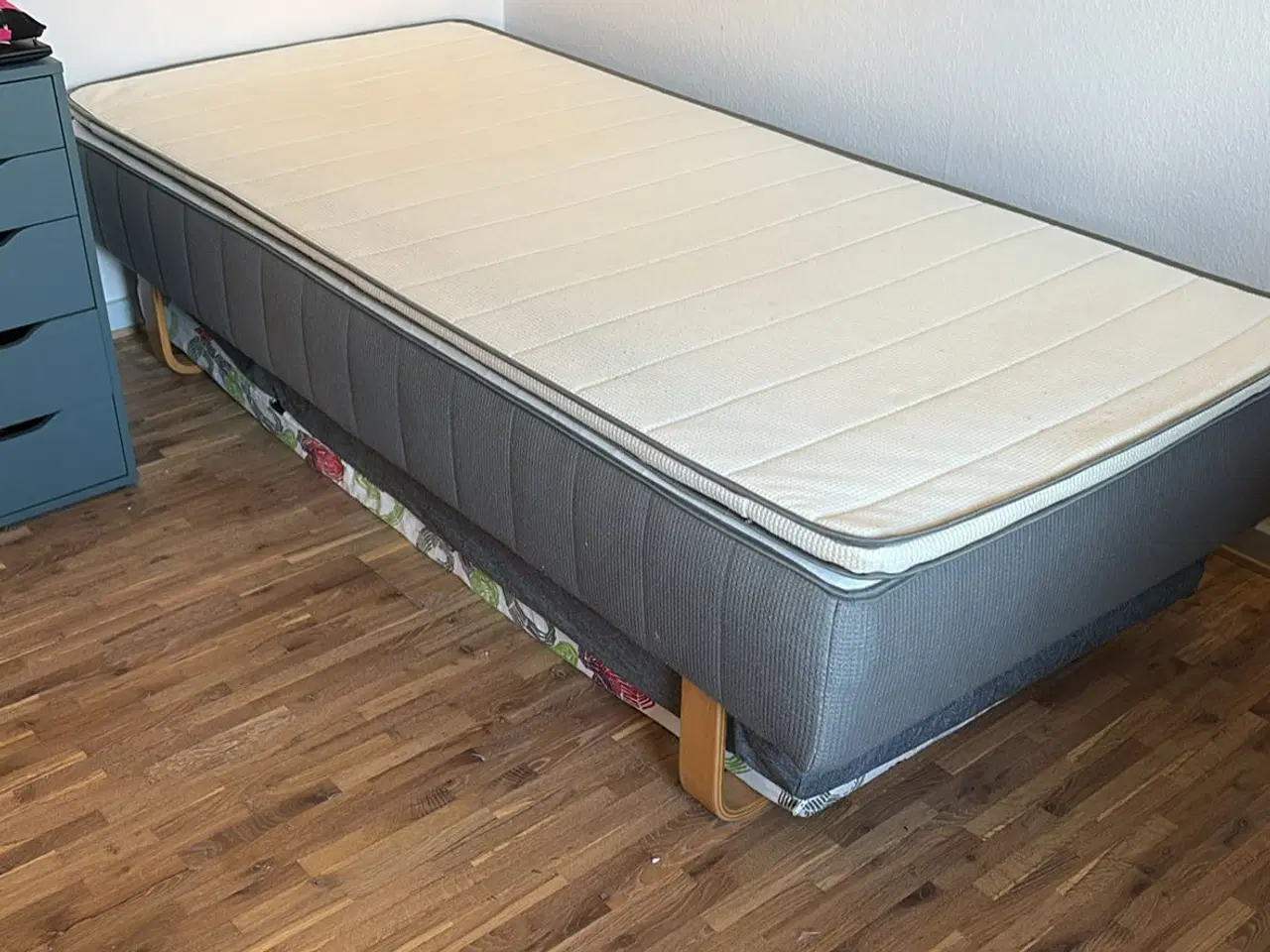 Billede 1 - Seng inklusiv meder og topmadras