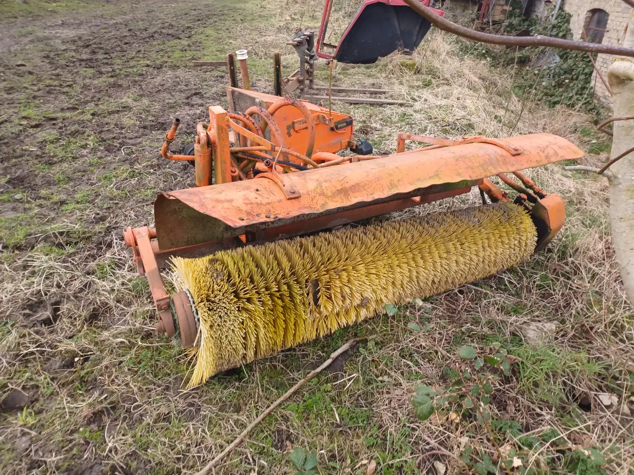 Billede 1 - fejekost til traktor