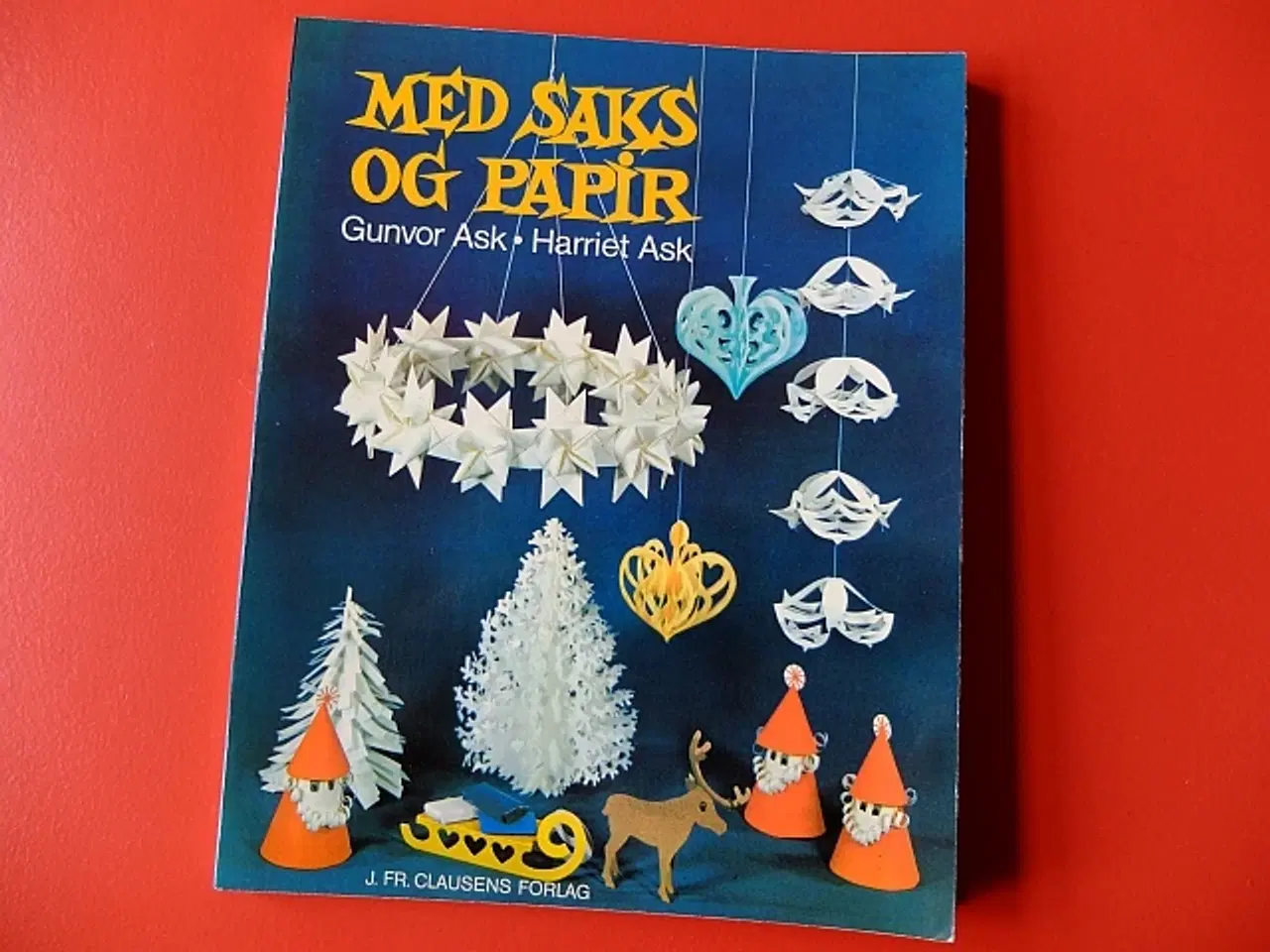 Billede 1 - Med saks og papir