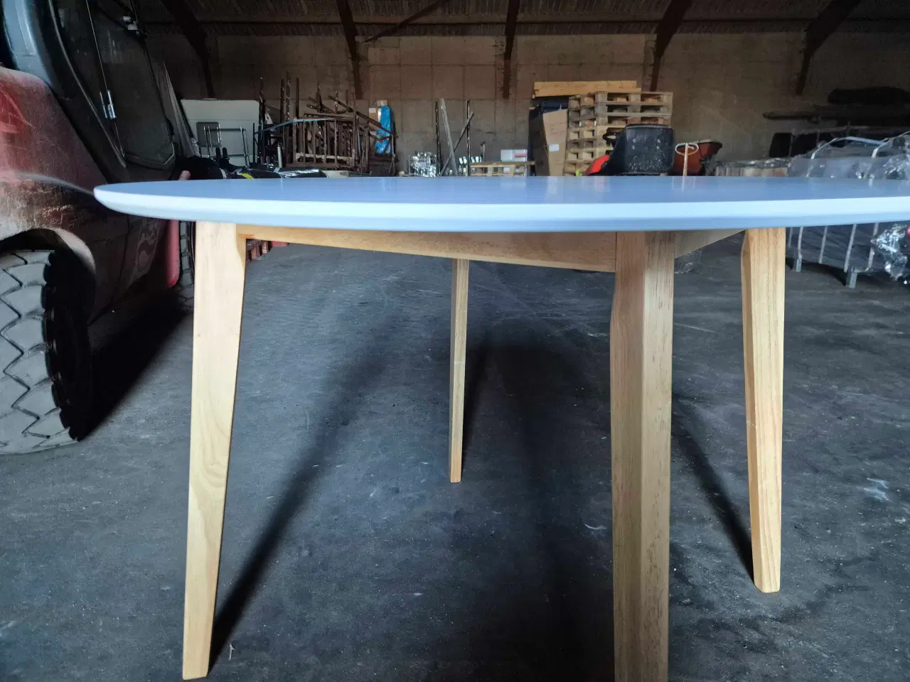 Billede 6 - Rundt hvidt spisebord