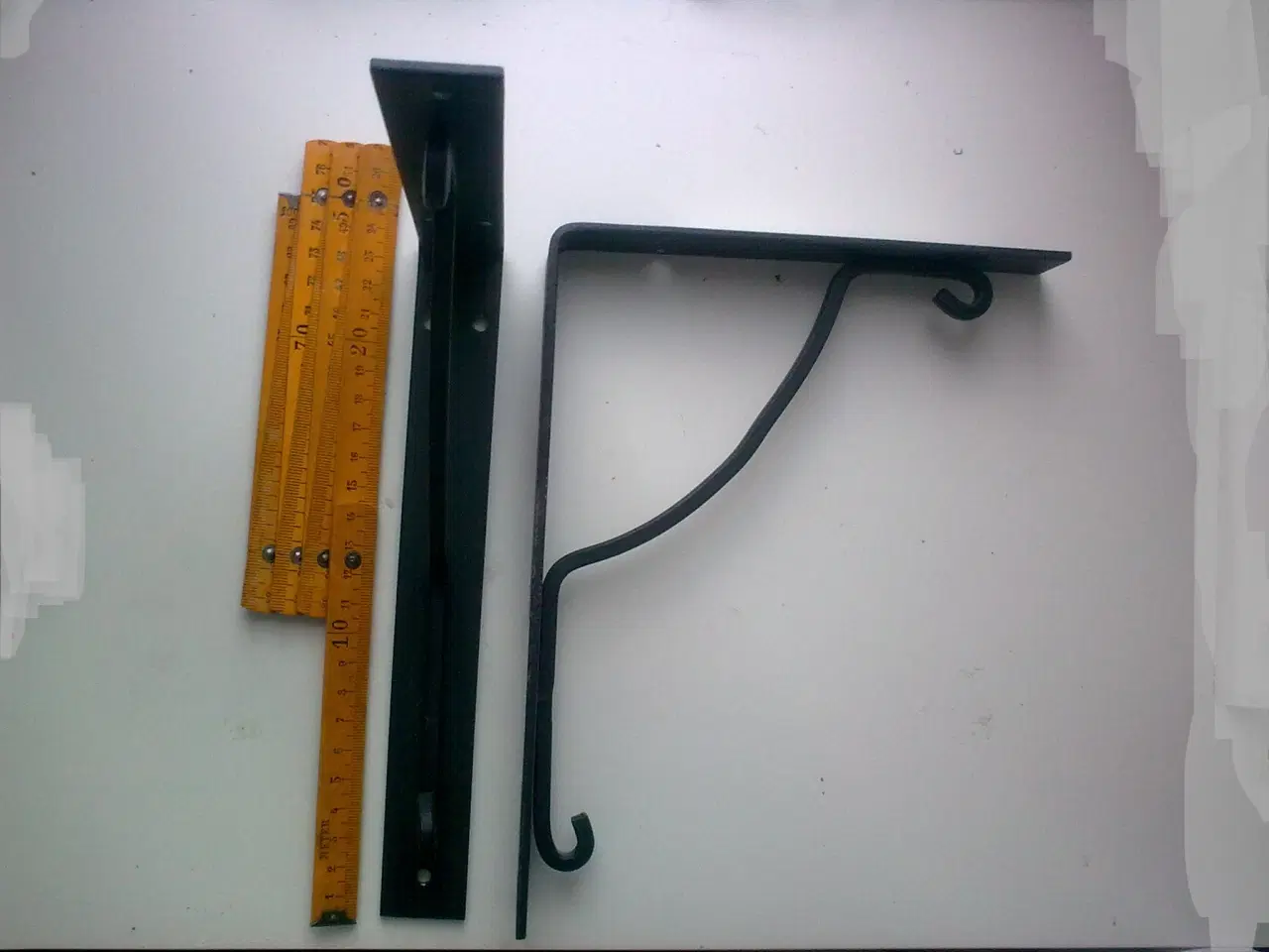 Billede 1 - Hyldeknægte 2 stk. støbejern sort mat