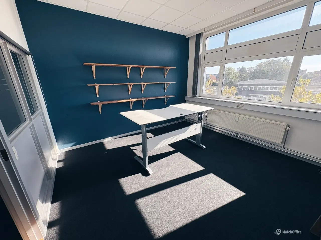 Billede 1 - 18 m2 lukket kontor i fælles kontormiljø