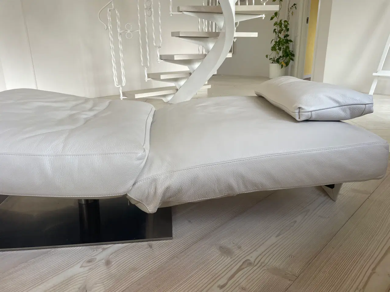 Billede 1 - Chaiselong Hvid læder Natuzzi 