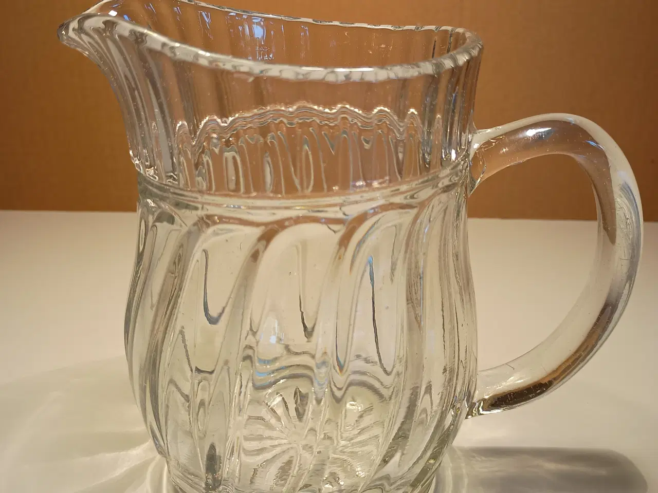 Billede 1 - Gammel glaskande i presset glas