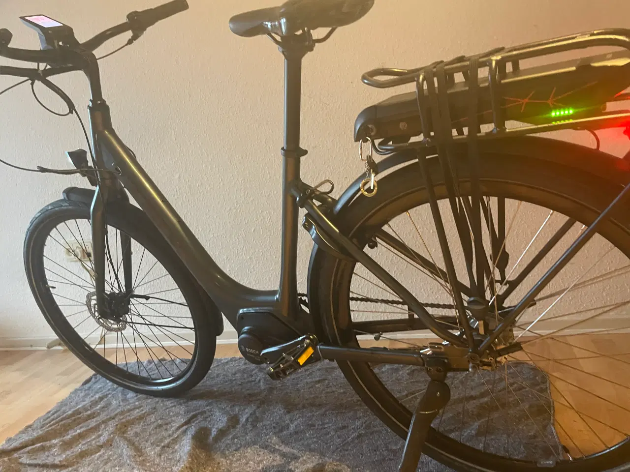 Billede 8 - Elcykel Trek District+ 1C - Grey L (500Wh) 