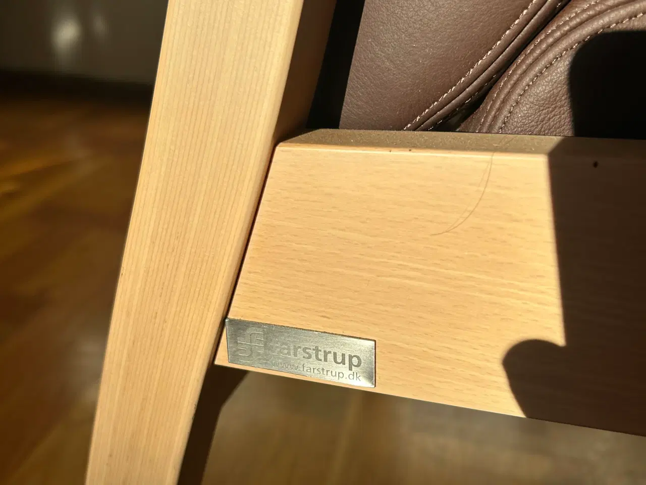 Billede 2 - Farstrup lænestol i brunt læder