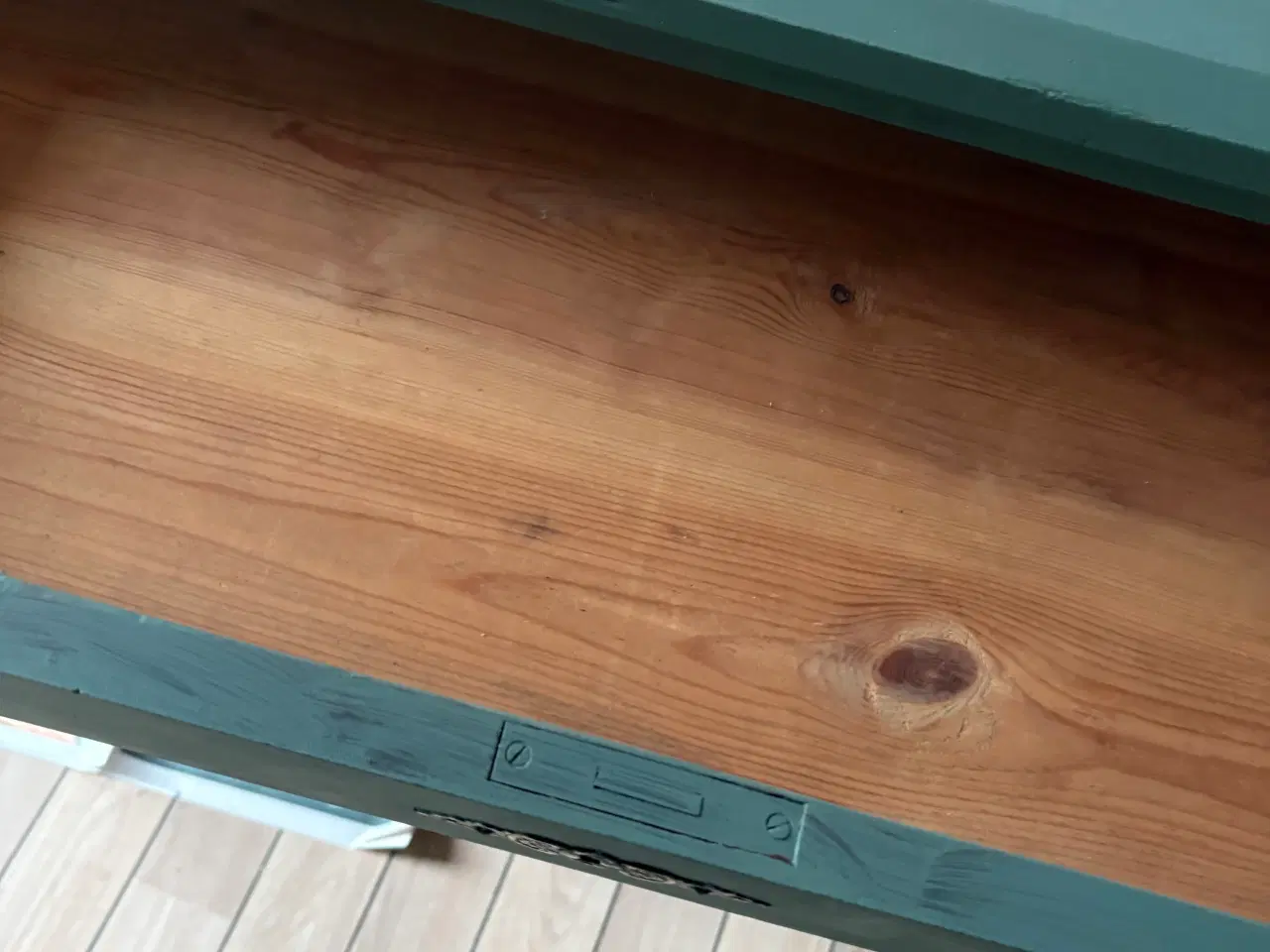 Billede 3 - Nymalet kommode 