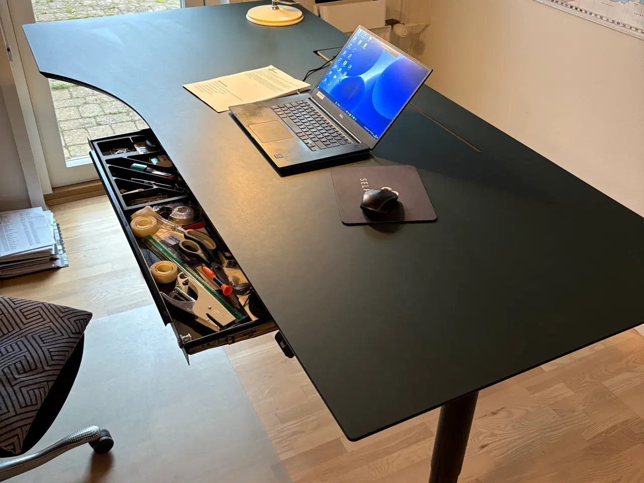 Billede 1 - Stort Hæve-sænkebord i grønt linolium