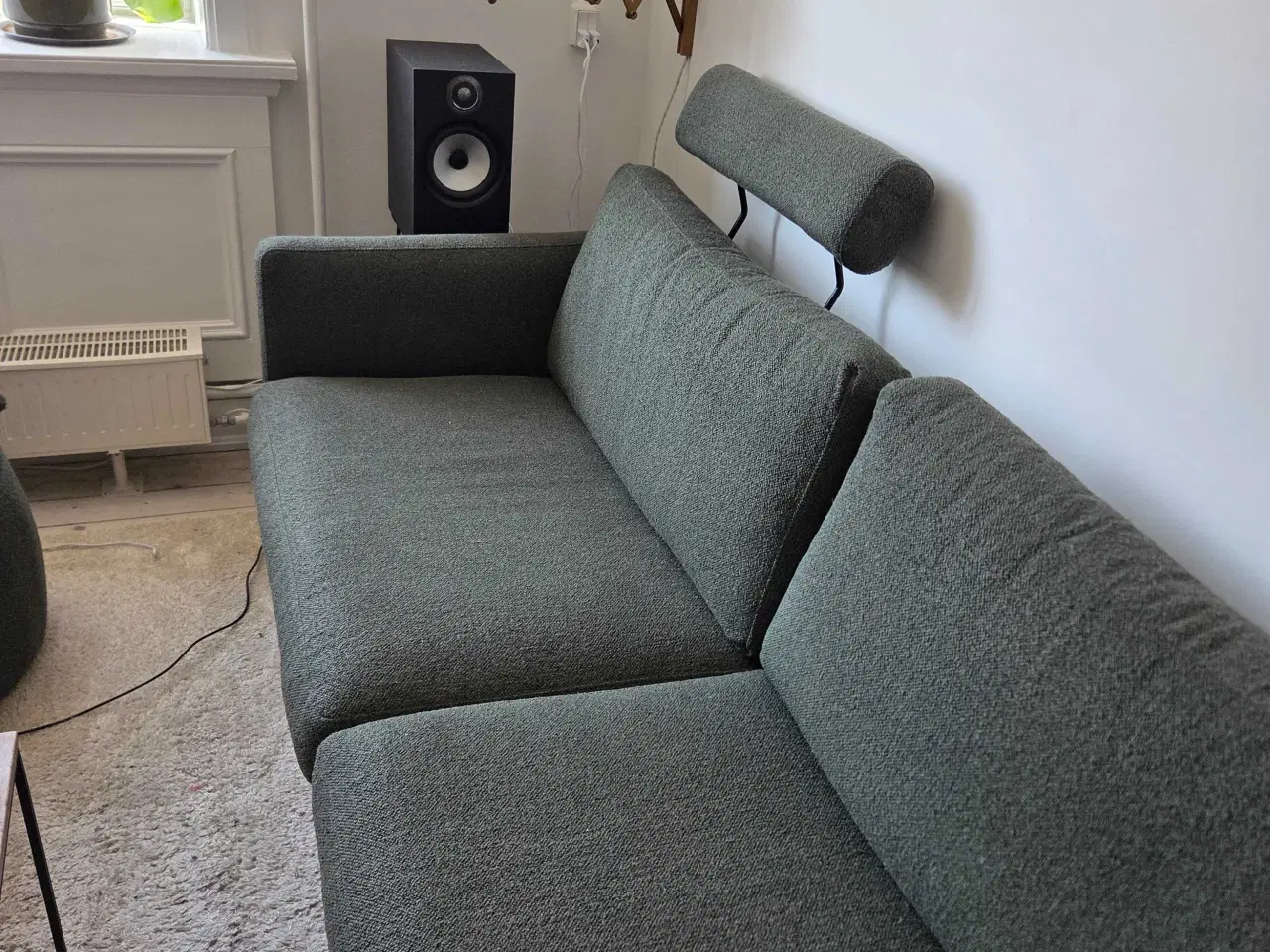 Billede 2 - 3 personer sofa, inkl nakkestøtte og puf