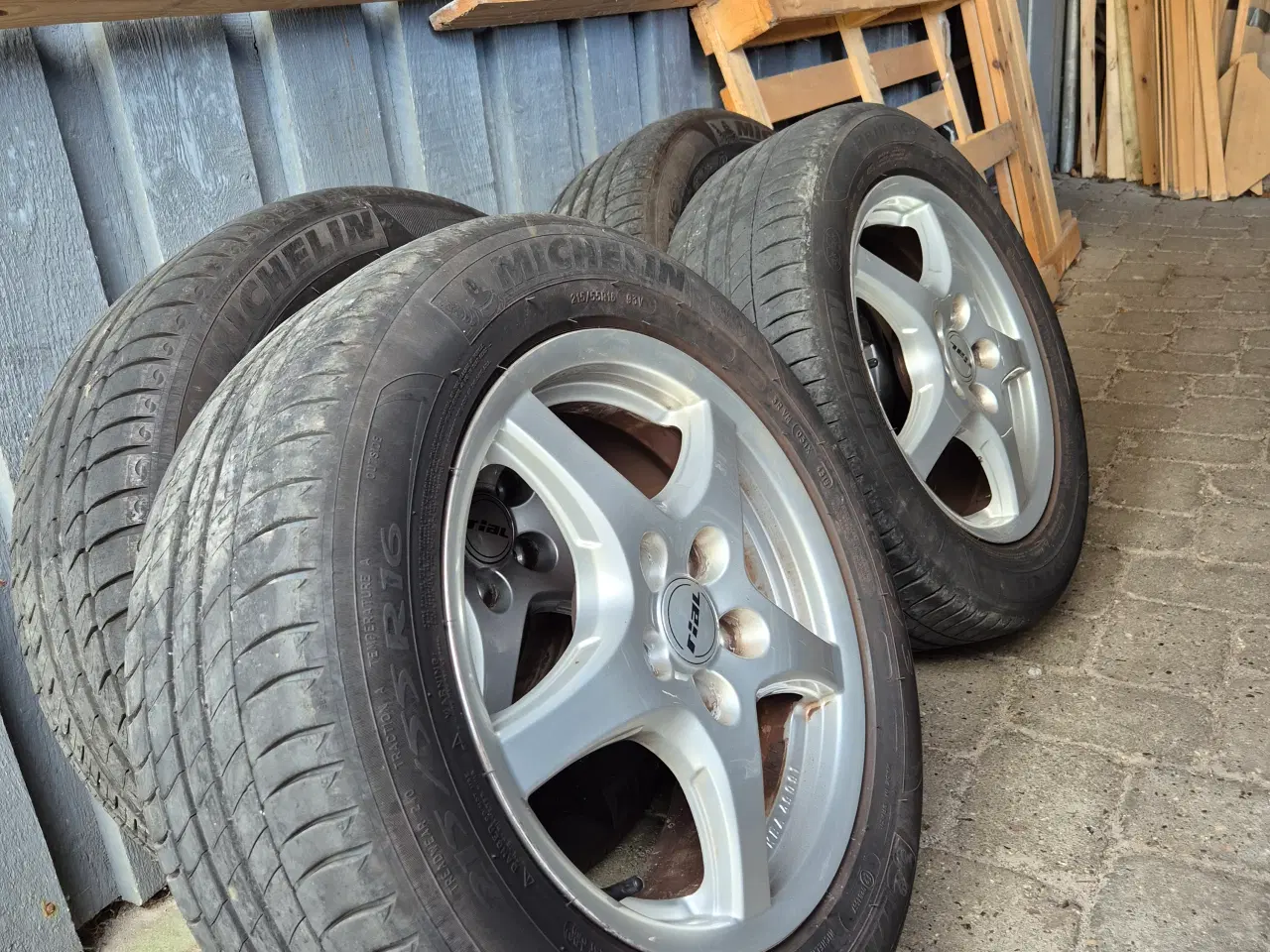 Billede 3 - Sommerdæk på Alu fælge til Mondeo. 215/55/16.