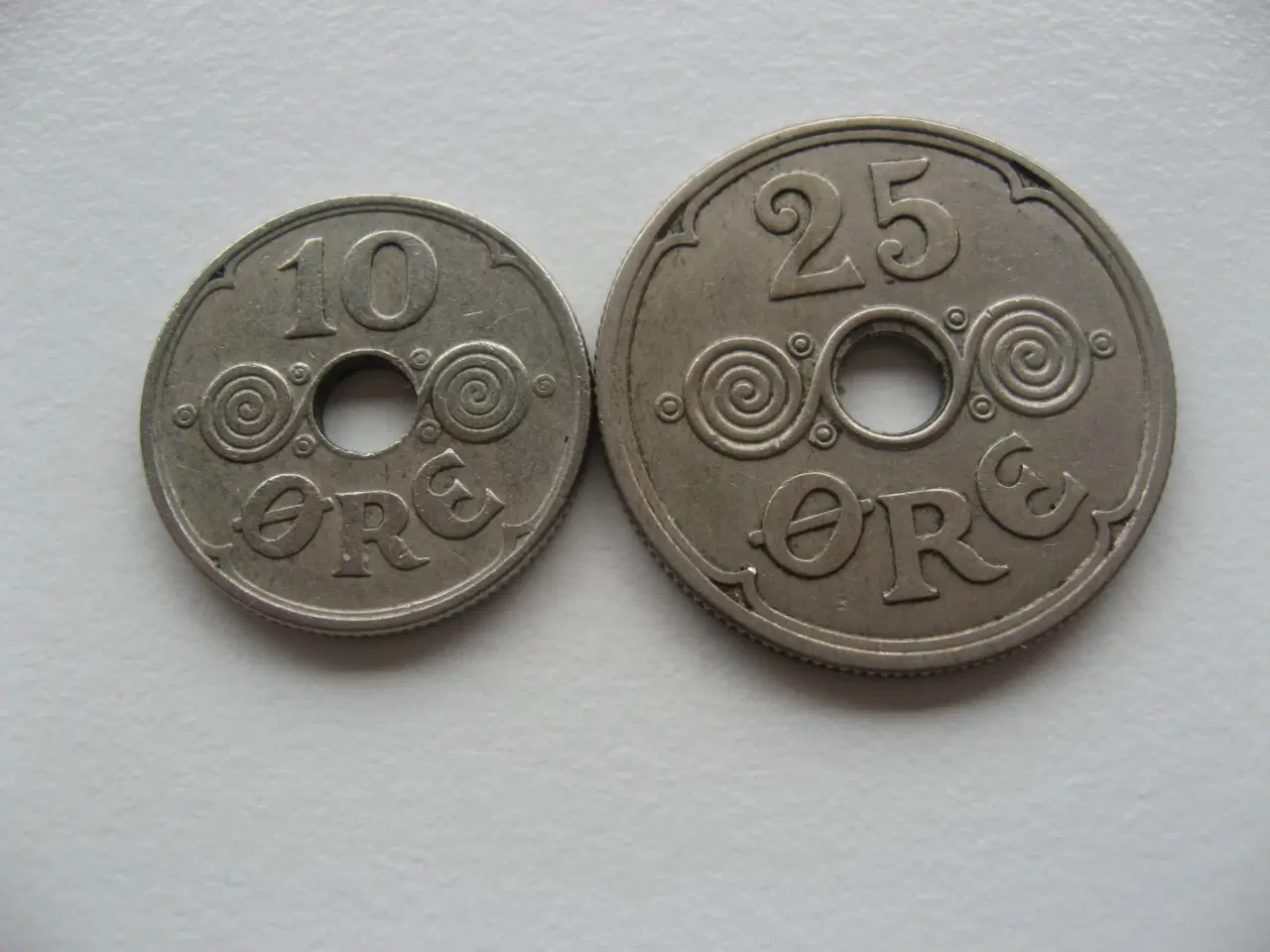 Billede 2 - Færøerne Flotte 10 & 25 ører 1941 u/hjerte