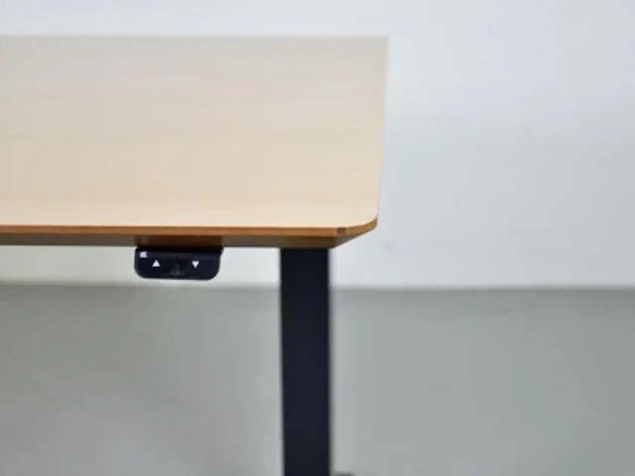 Billede 8 - Scan office hæve-/sænkebord med bøgelaminat, 150 cm.