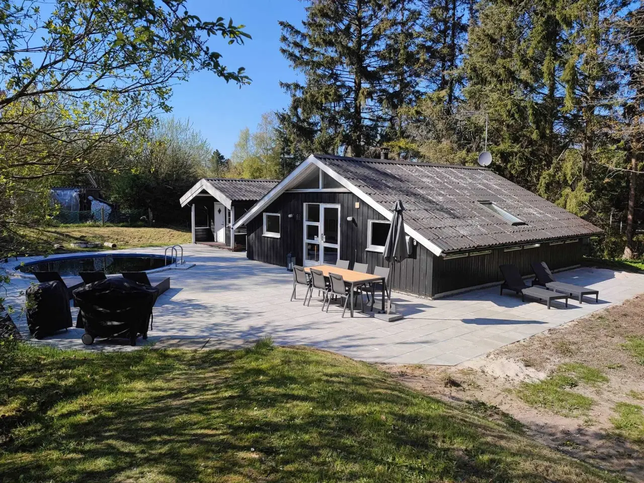 Billede 1 - SOMMERHUS MED POOL & SPA PÅ DJURSLAND