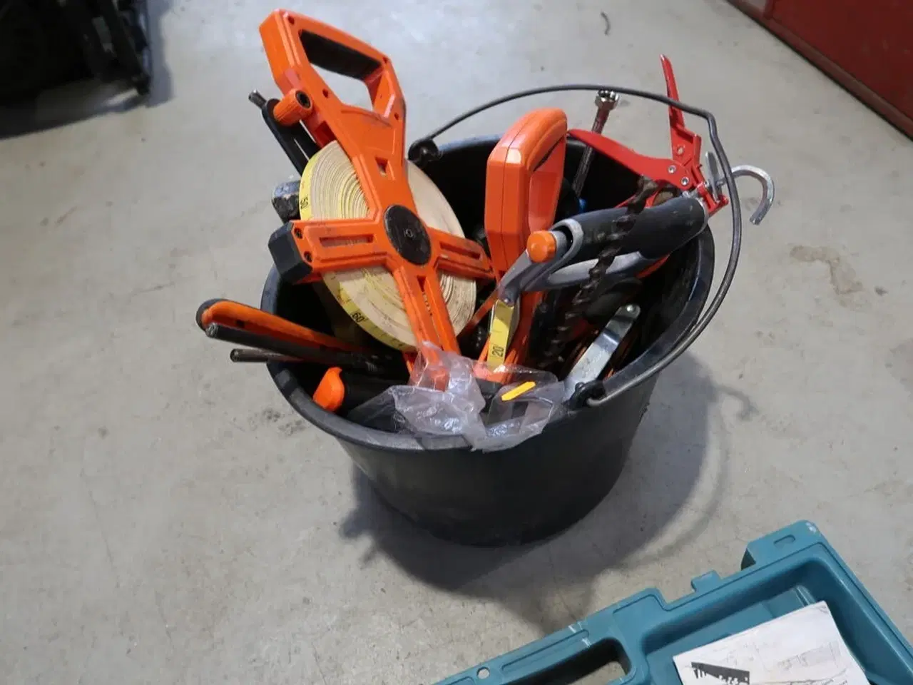 Billede 1 - Spand med div. Værktøj