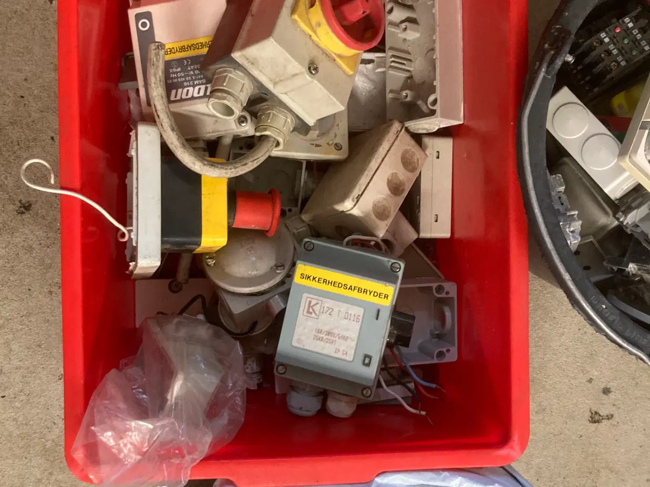 Billede 1 - Kontakter dåser