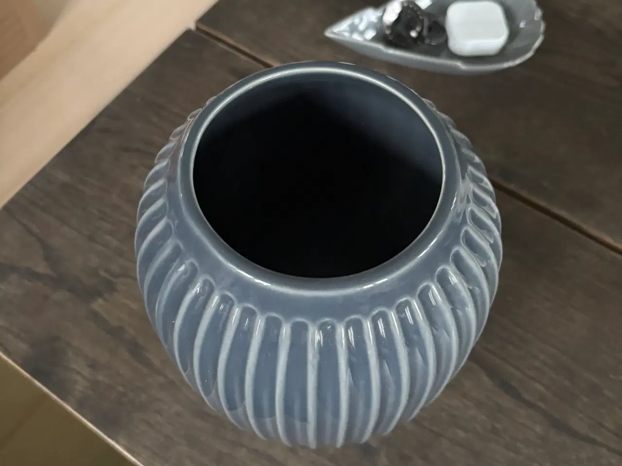 Billede 3 - Kähler Hammershøi vase i farven grå