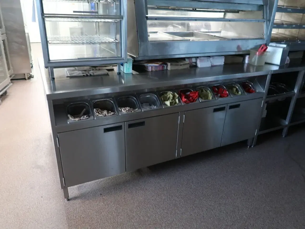 Billede 5 - Rustfri stålbord med indhold (transfer bin og varmeskab medfølger ikke)