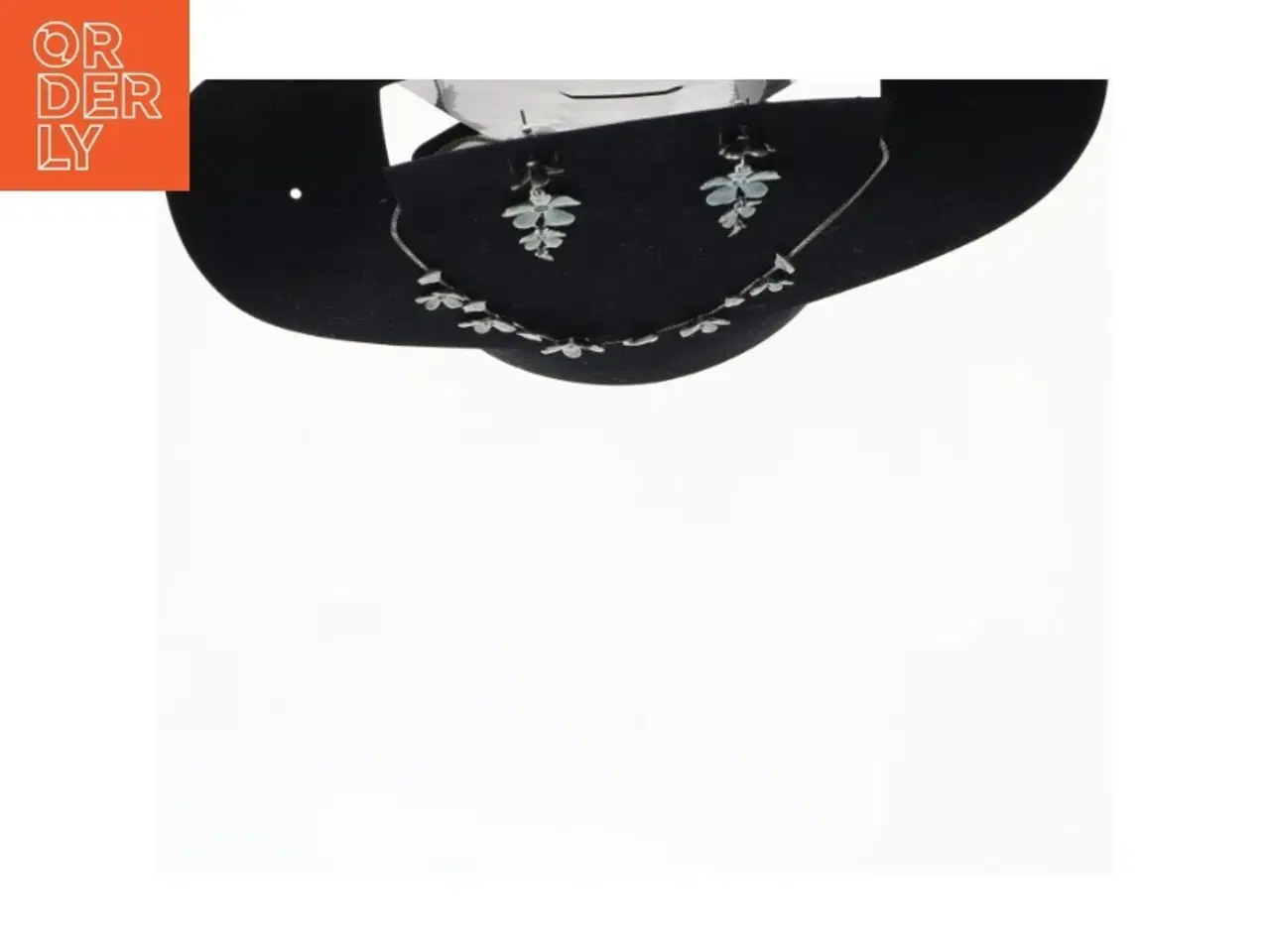 Billede 2 - Smykkesæt med blomstermotiv (str. 44 cm og 4 x 2 cm og 1 x 1 cm)