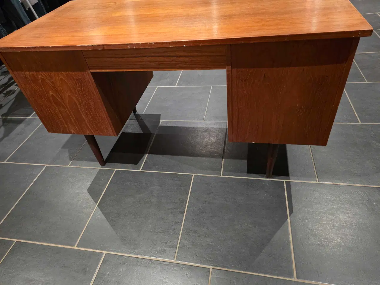 Billede 3 - Flot Teaktræ skrivebord