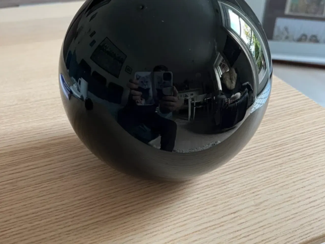 Billede 1 - Sort Kugle vase 