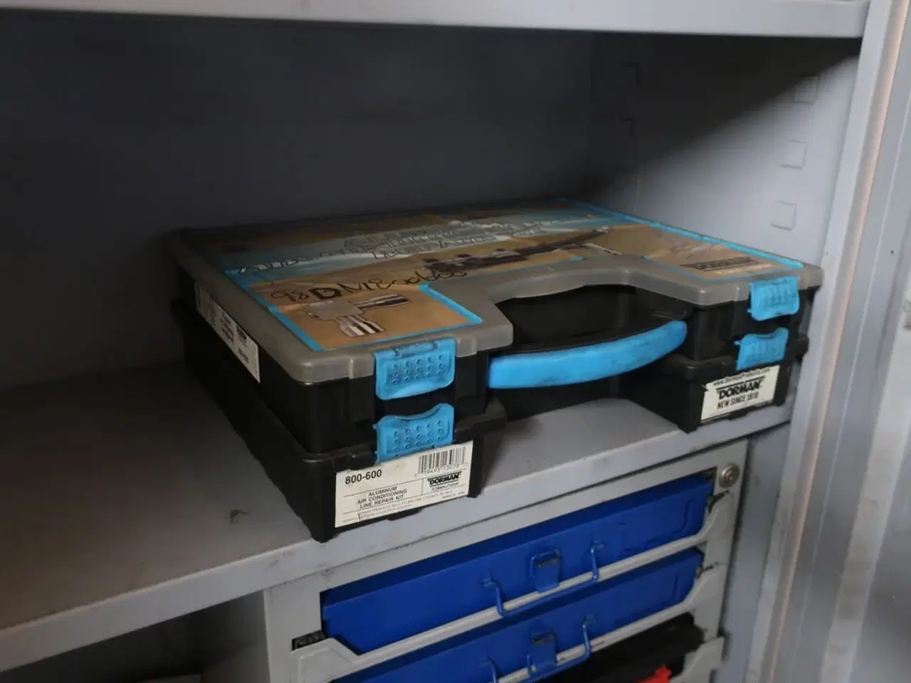 Billede 6 - Kemiskab med indhold