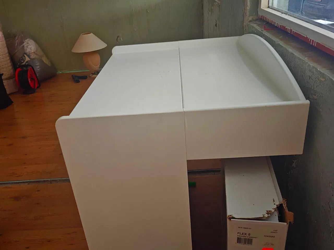 Billede 4 - Gratis puslebord – Skal hentes i dag i Taastrup!