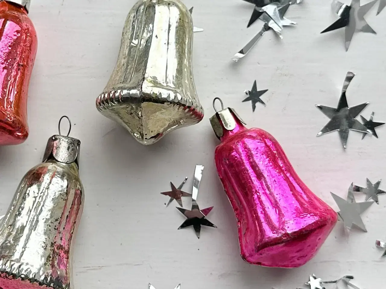Billede 3 - Vintage julekugler, pink/sølv klokker, 4 stk samlet