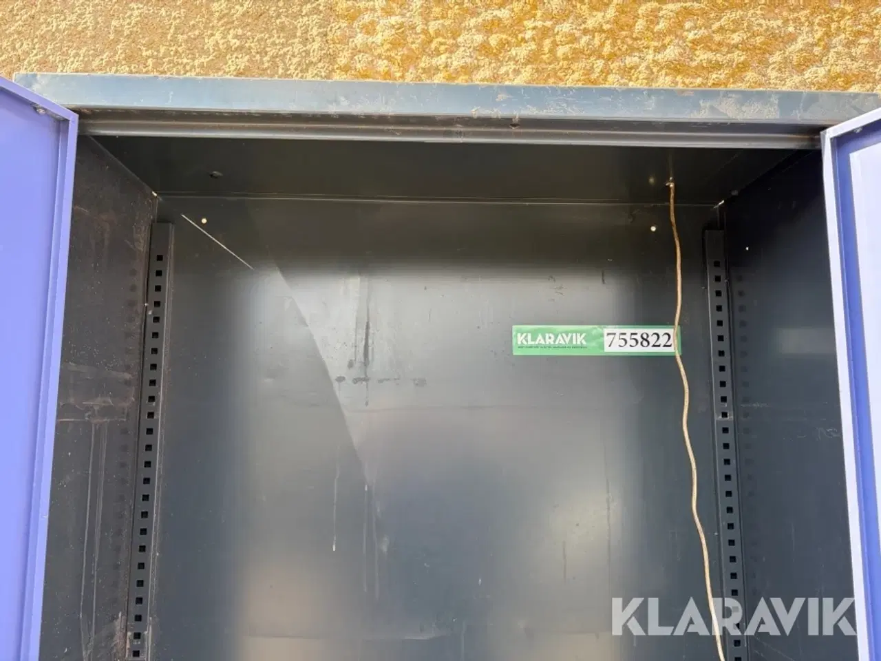 Billede 6 - Blandet lot med værkstedsskab og reoler.