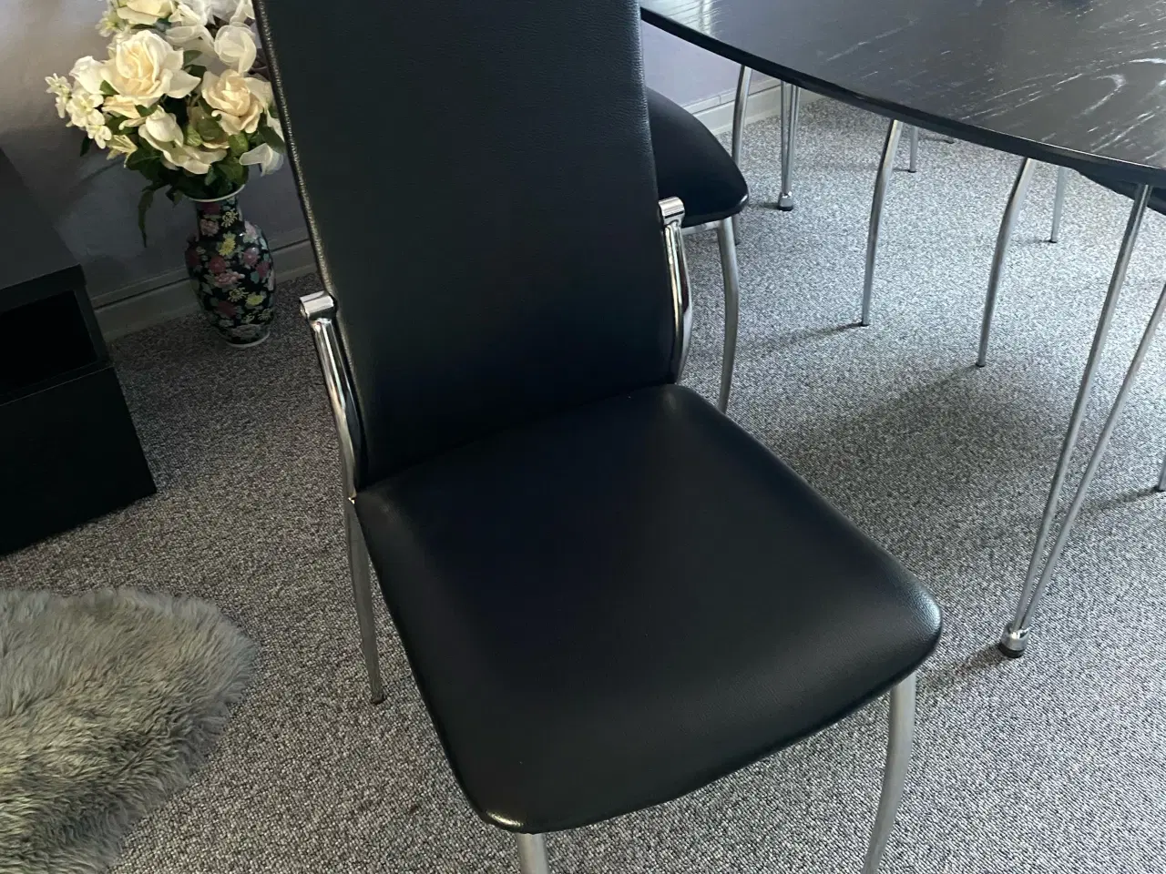 Billede 2 - Spisebord med 4 stole