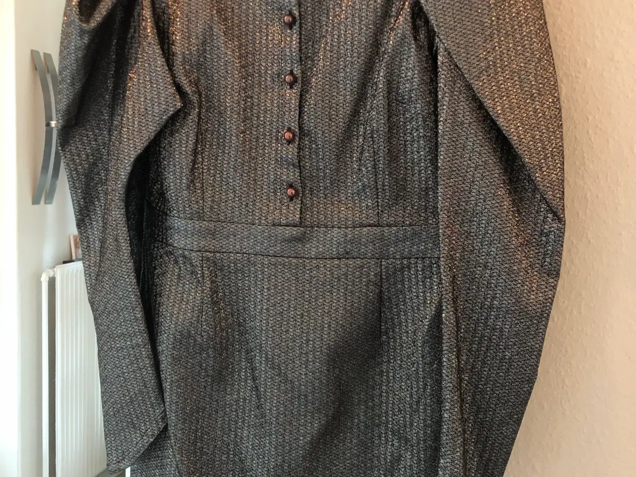 Billede 1 - Feminin smuk Custommade kjole