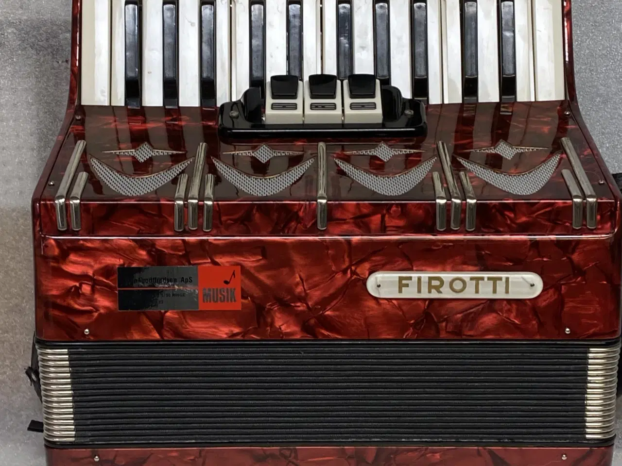 Billede 1 - Firotti harmonika – 2-kor / 3 registre – nyservice