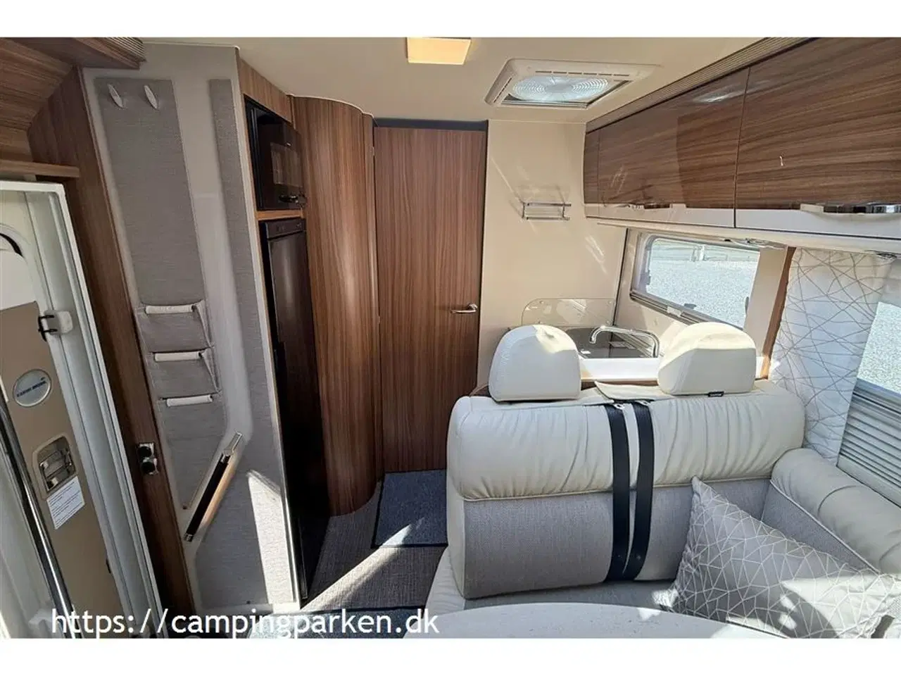 Billede 9 - 2022 - Euramobil Profila T 720 EB   En ægte tysk luksusvogn fra Euramobil. Lækkert interiør i klassiske farver og høj materiale kvalitet