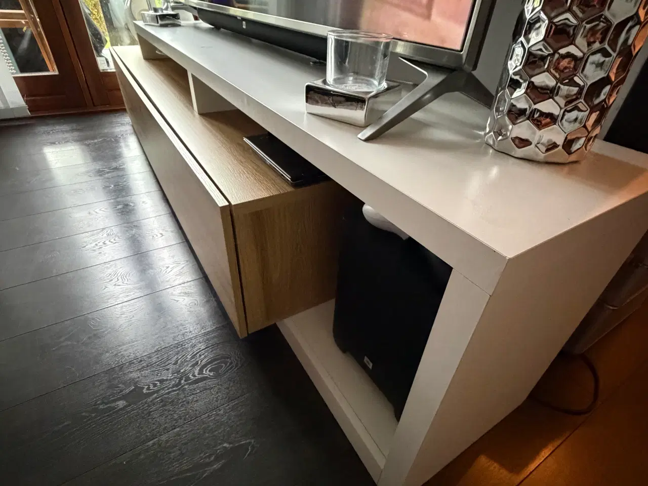 Billede 1 - Tv-bord med skuffer