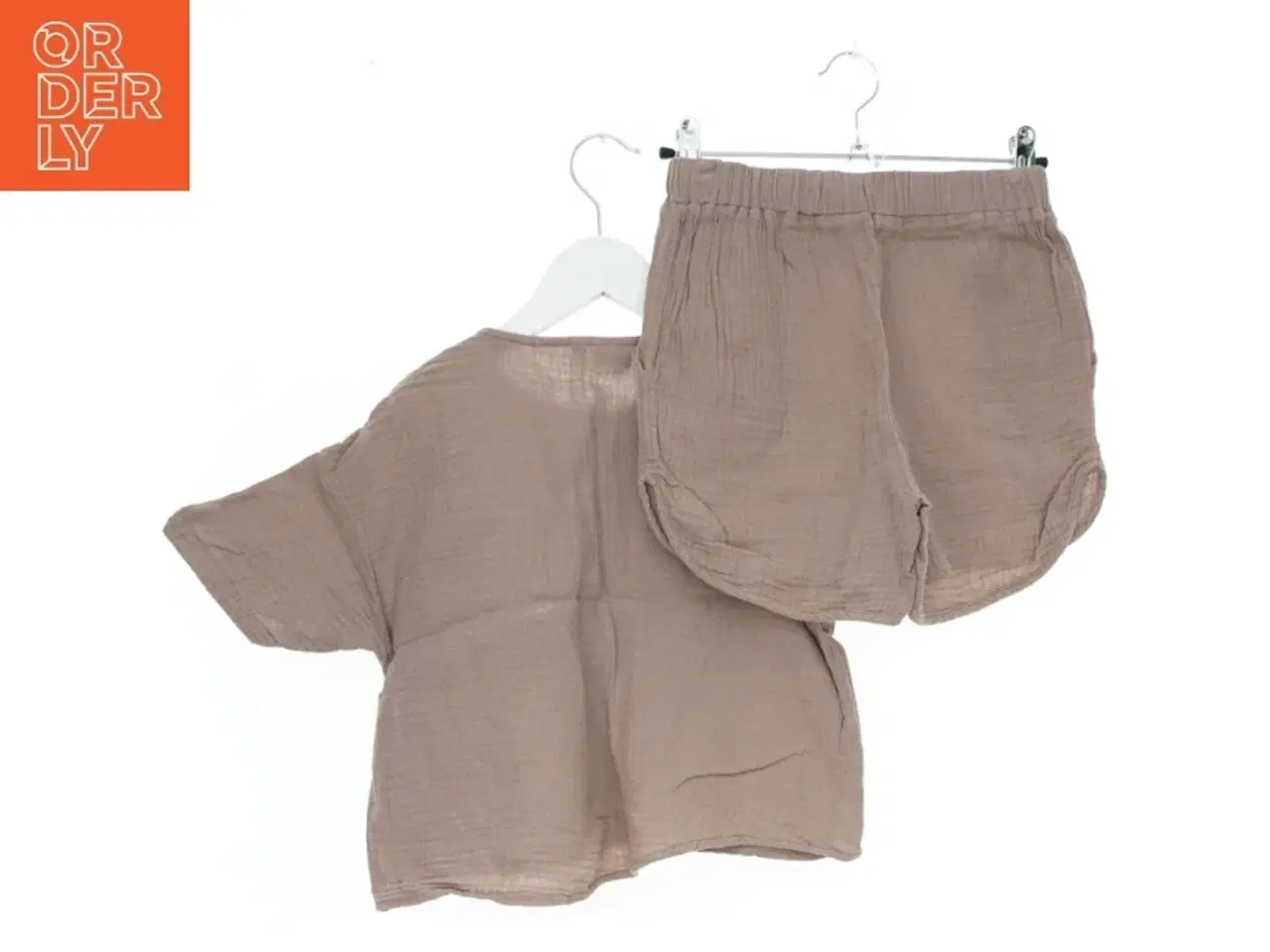 Billede 2 - Brun kortærmet sæt med shorts fra Name It (str. 134)