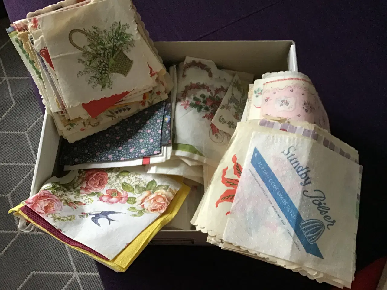 Billede 10 - Receptkuverter, servietter og påklædningsdukker