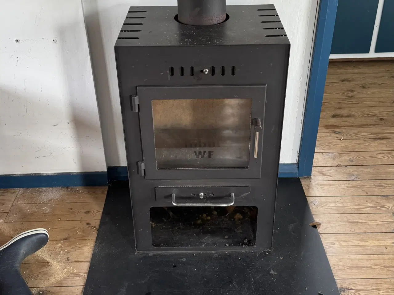 Billede 1 - Brændeovn incl. skorsten