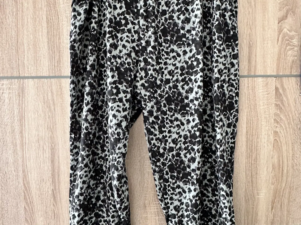 Billede 1 - Leopard bukser m lommer str. 4 Xl 