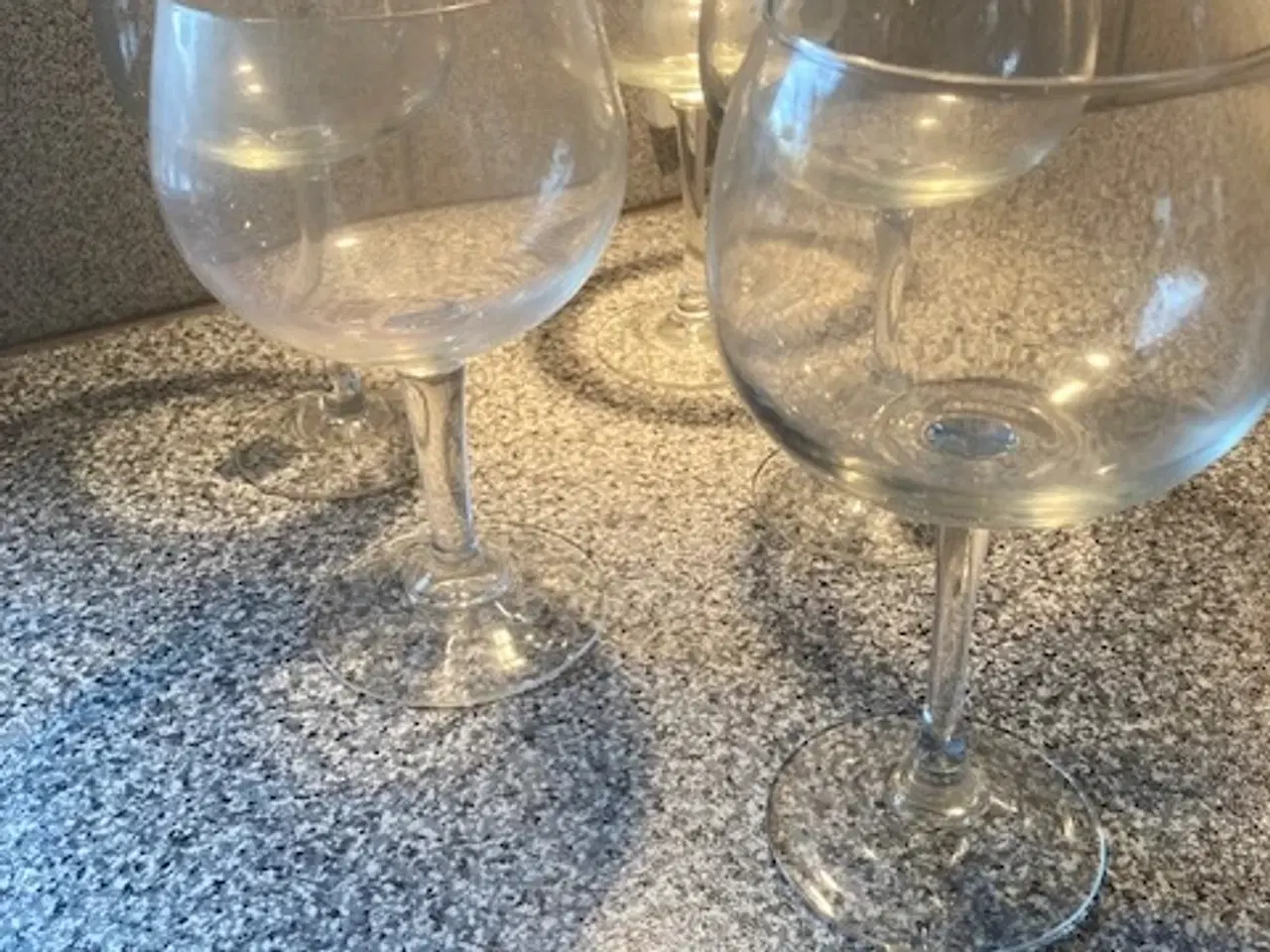 Billede 1 - Smukke vin- og drinks glas sælges