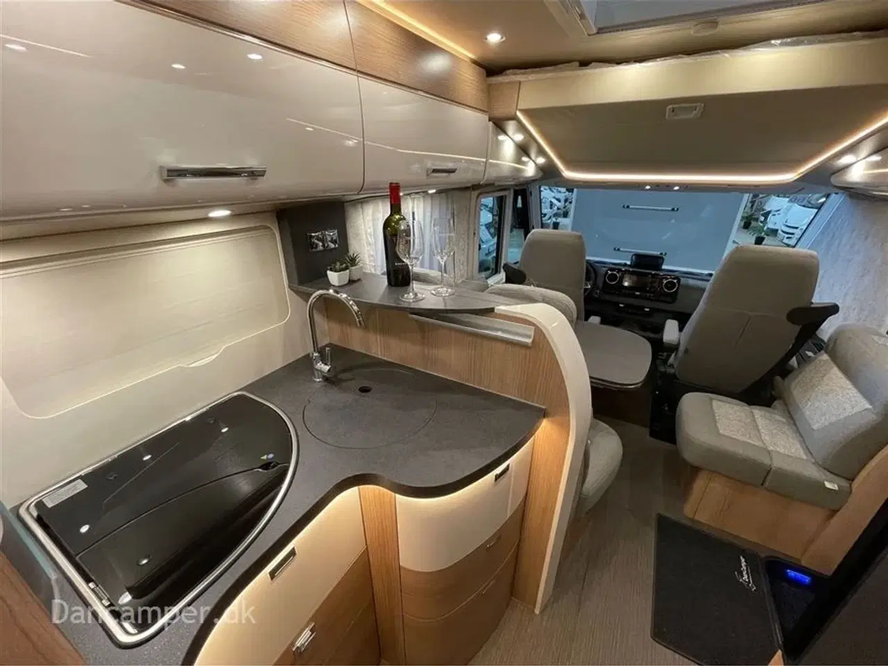 Billede 25 - 2026 - Carthago c-tourer I 145 LE   Design og komfort når det er bedst! MERCEDES 170 Hk, 9-trin aut.gear, adaptiv fartpilot,  4,2/4,5 tons totalvægt