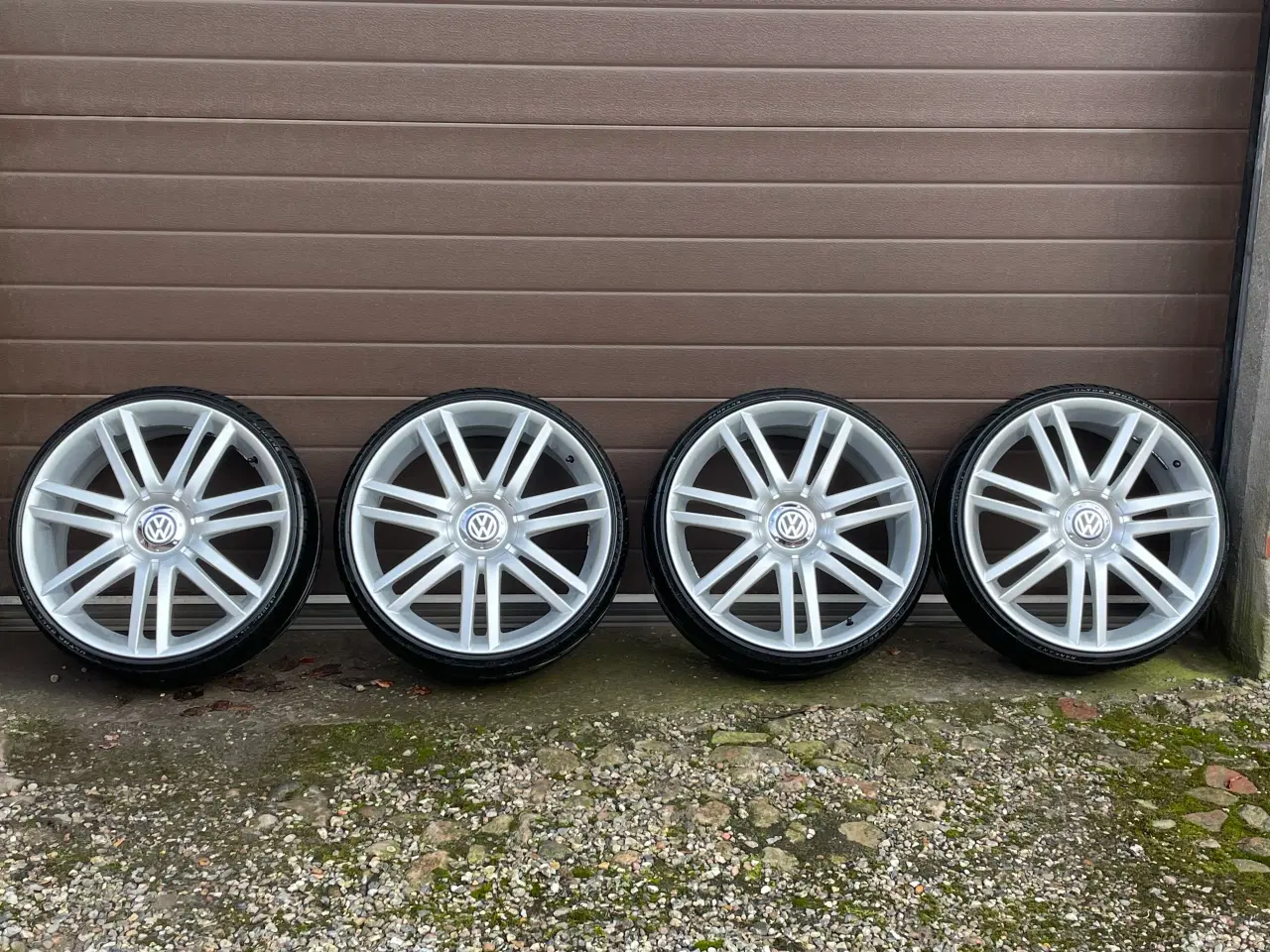 Billede 2 - Alufælge, 20" 215/30/R20 Der er 2 krydsmål 5 x112