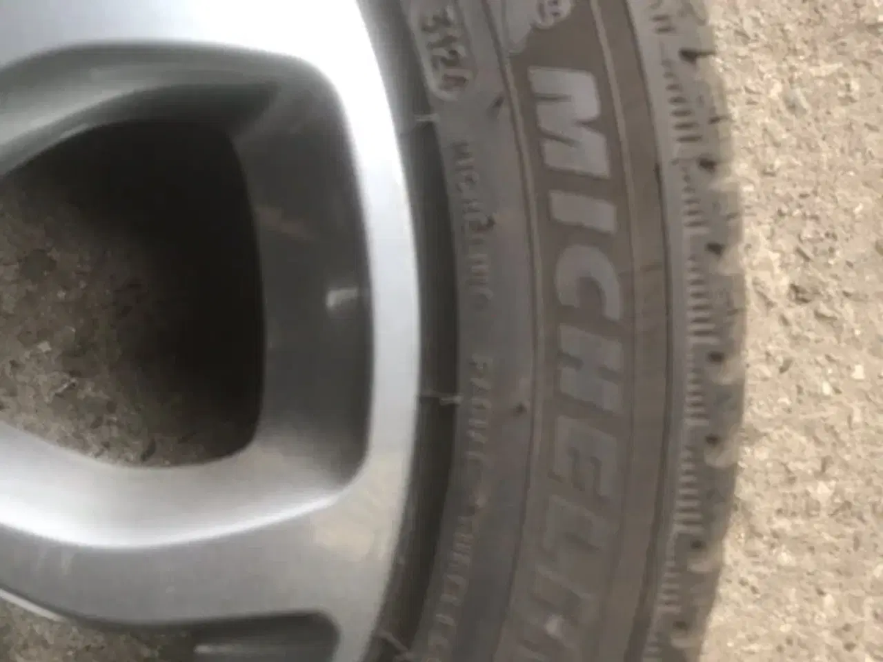 Billede 5 - Mercedes C-class Jeg har 4 Michelin dæk med  alufæ