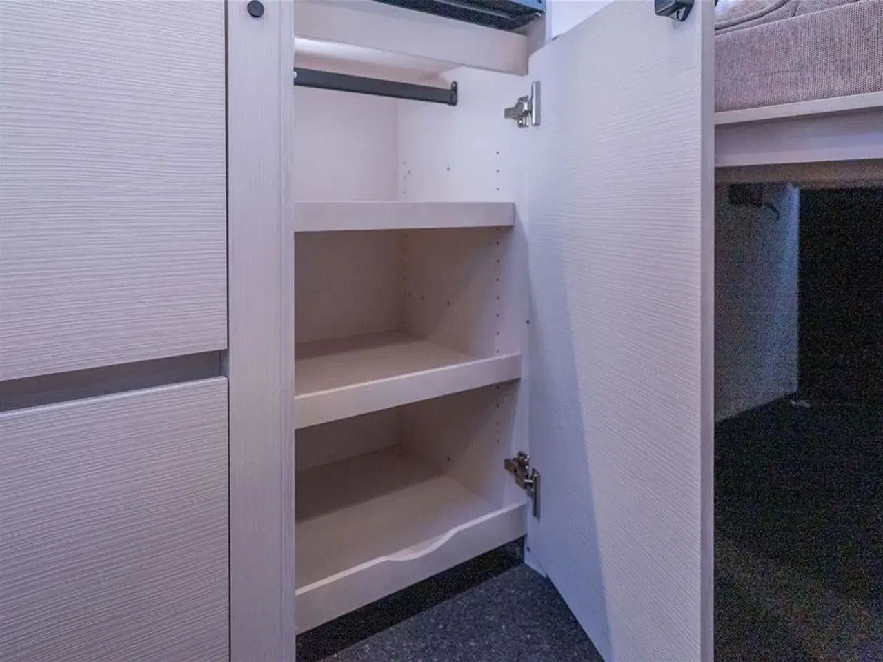 Billede 19 - 2026 - Tourne 6.0 Select aut. gear - Black - 180HK